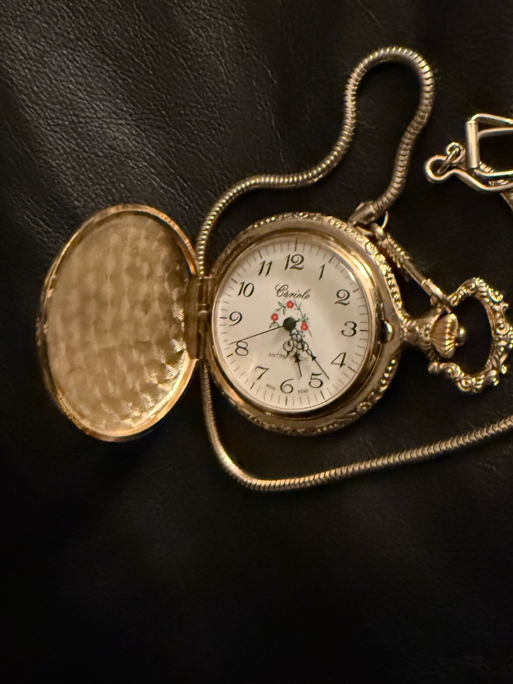 Cariole Vintage 45mm Gold-Tone “Buck” Pocket Watch Antimagnetic (not working) - Picture 4 of 5